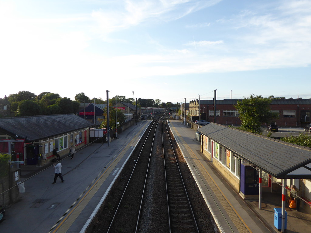 Guiseley Railway Station (13/9/22) Guiseley Railway Statio… Flickr
