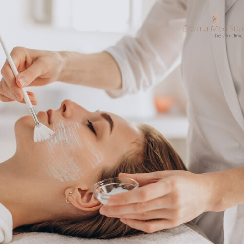 Best Dermatologist Near Me Consulting a dermatologist at t… Flickr