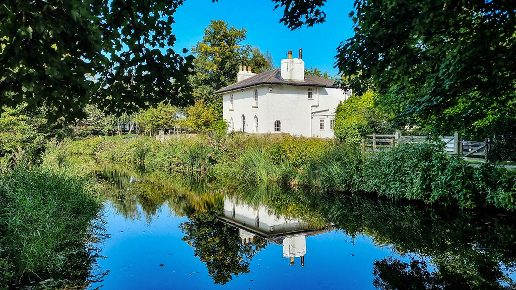 Ripon Canal Lock House Looking towards Ripon and Lock Ho… Flickr
