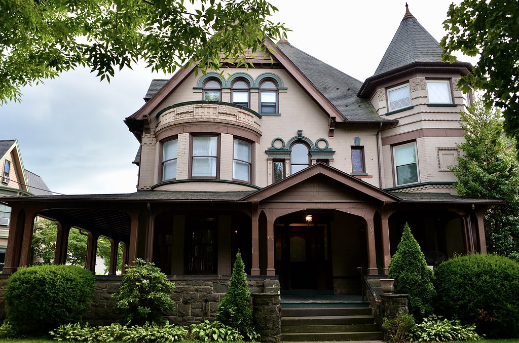 Howard House Howard House (1885; Victorian Eclectic), 1051… Flickr