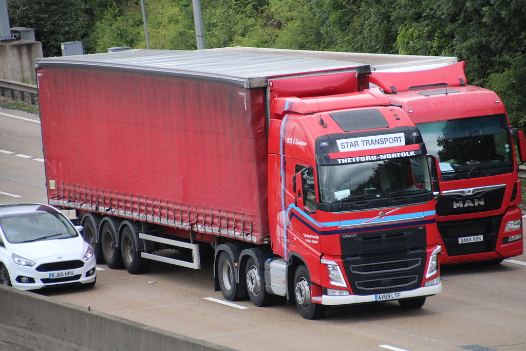 AV69LTF STAR TRANSPORT seen 27/06/22 on the clockwise M25 … Flickr