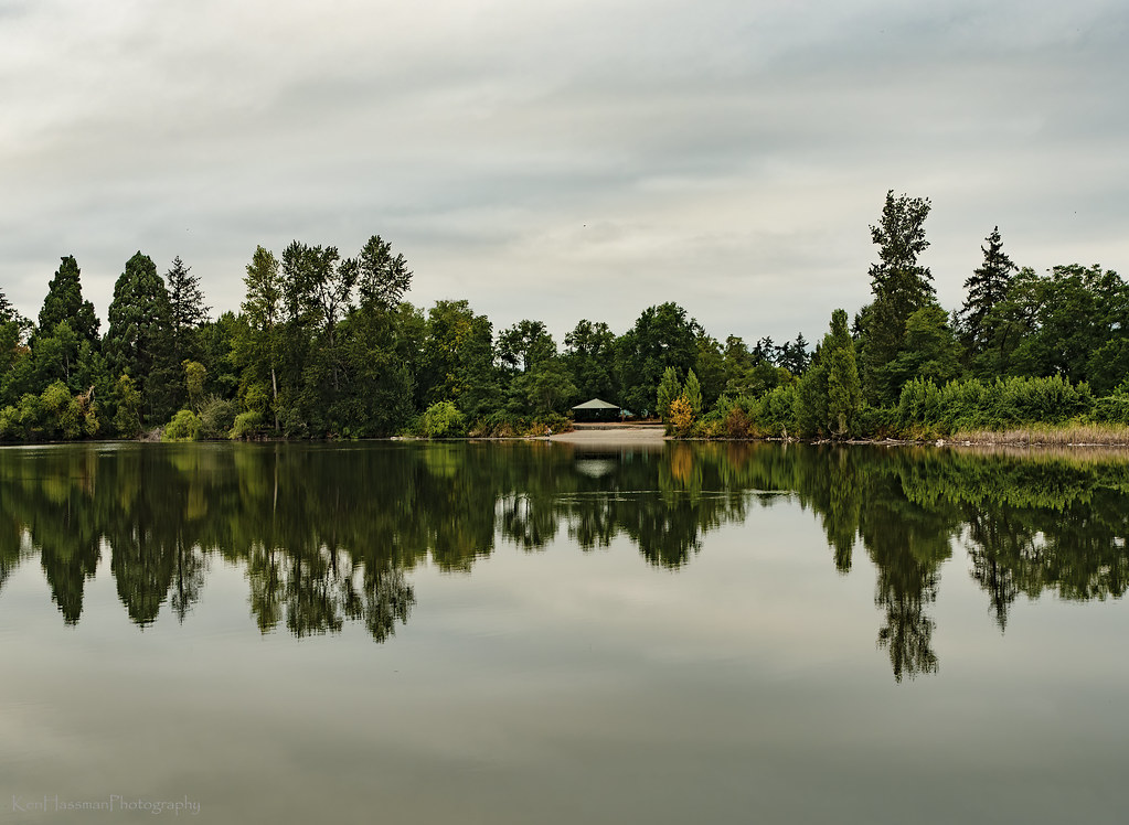 Morning Reflections with a Hint of Autumn Waughop Lake For… Flickr