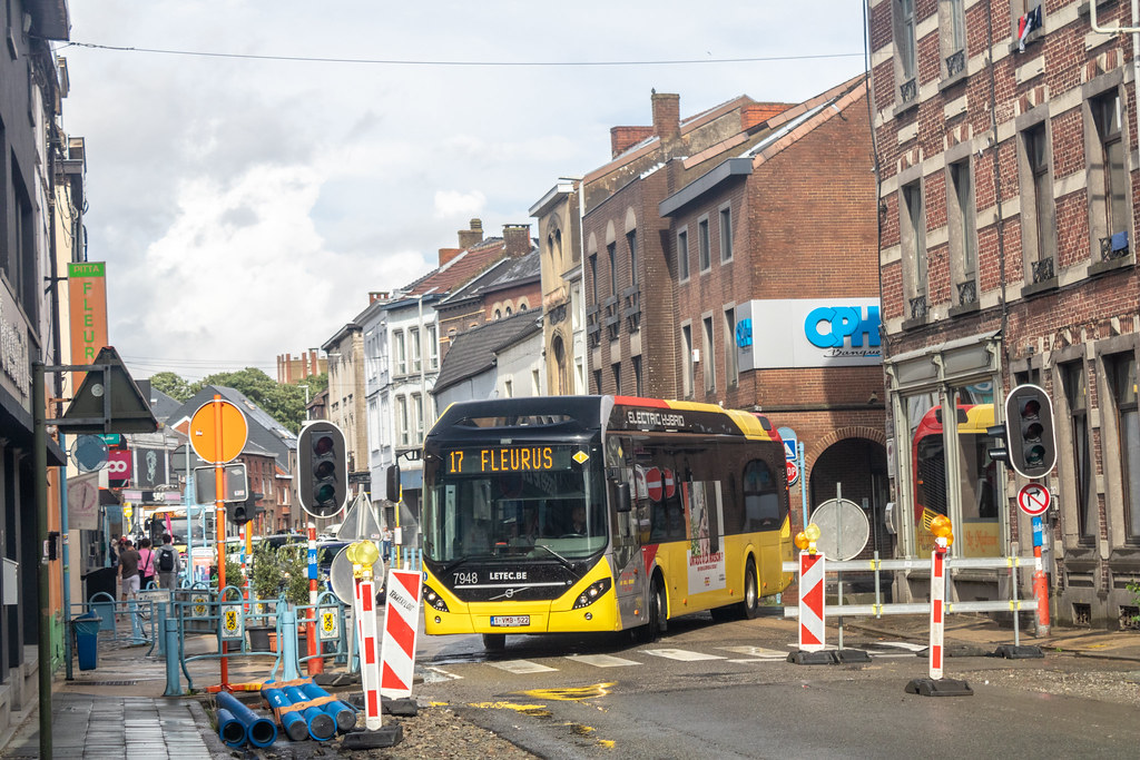 7948 7948 Fleurus Rue saintAnne Volvo 7900 hybrid ©Yann… Flickr