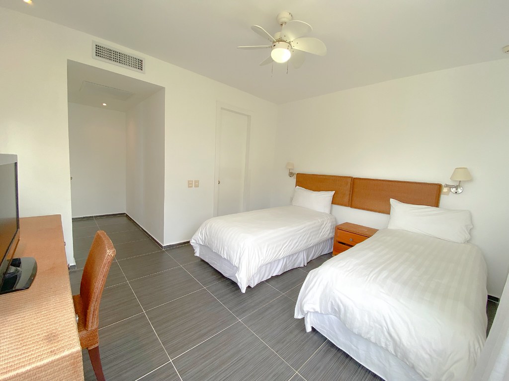 IMG_1088.HEIC XI 202 Xeliter Vacation Rentals Flickr