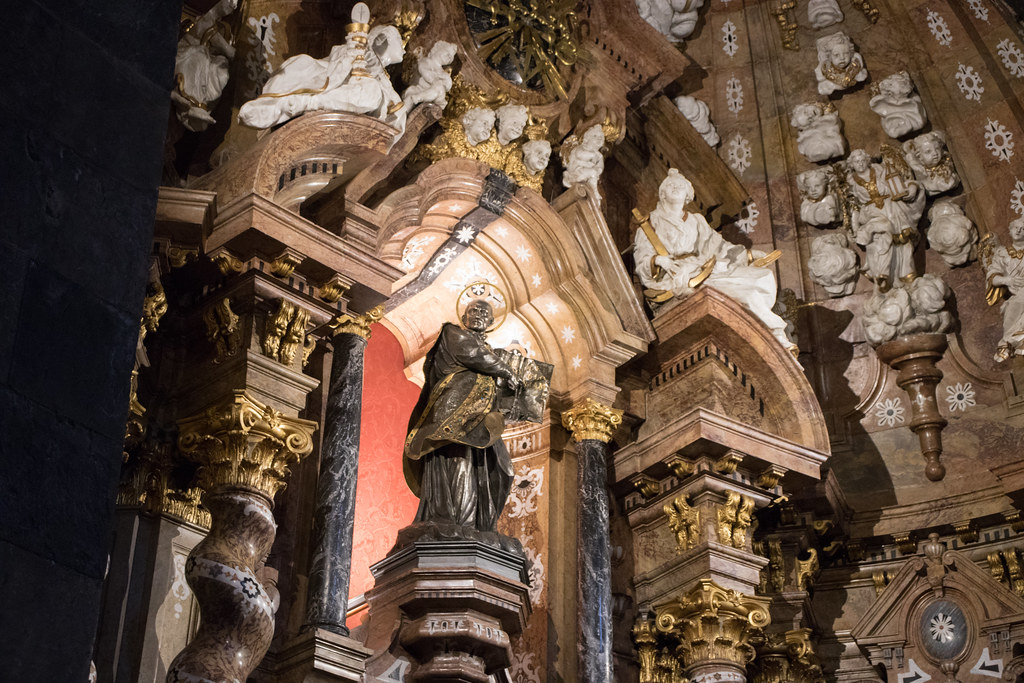 Autel de la basilique Sanctuaire SaintIgnace de Loyola à … Flickr