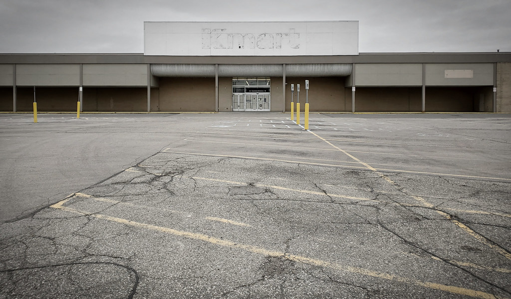 Vacant Kmart at 2000 East 10 Mile Rd Warren, MI A once v… Flickr
