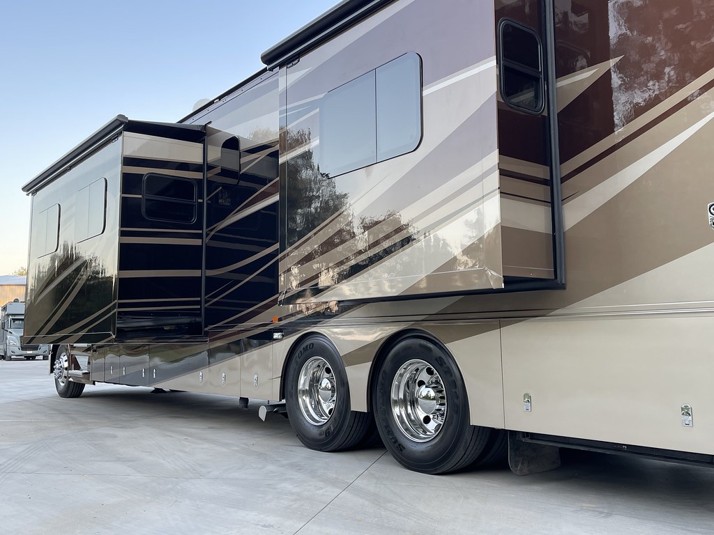 2017 Haulmark Triple Slide Bunk Motorhome 600HP Volvo Flickr