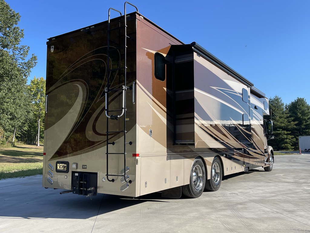 2017 Haulmark Triple Slide Bunk Motorhome 600HP Volvo Flickr
