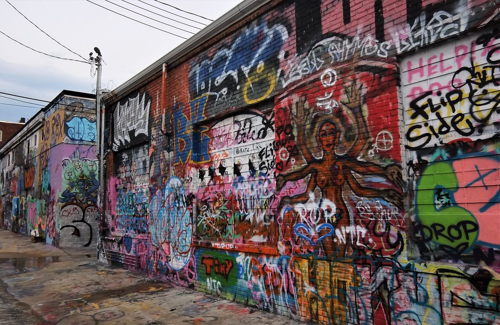 USA Baltimore Maryland 2022 graffiti alley wall with lots … Flickr