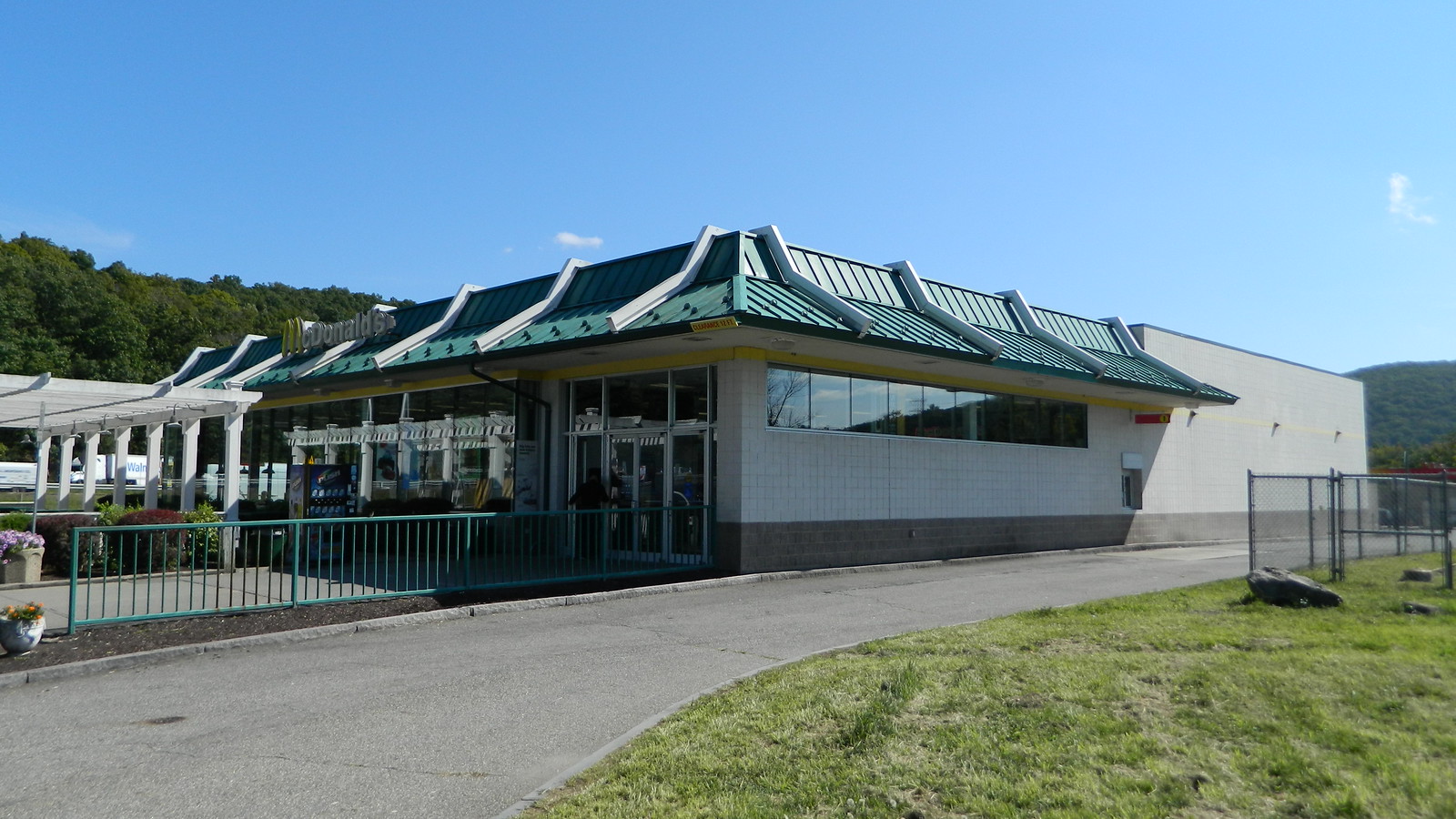 Ramapo Travel Plaza/McDonald's Sloatsburg, NY, NY State Turnpike Mile