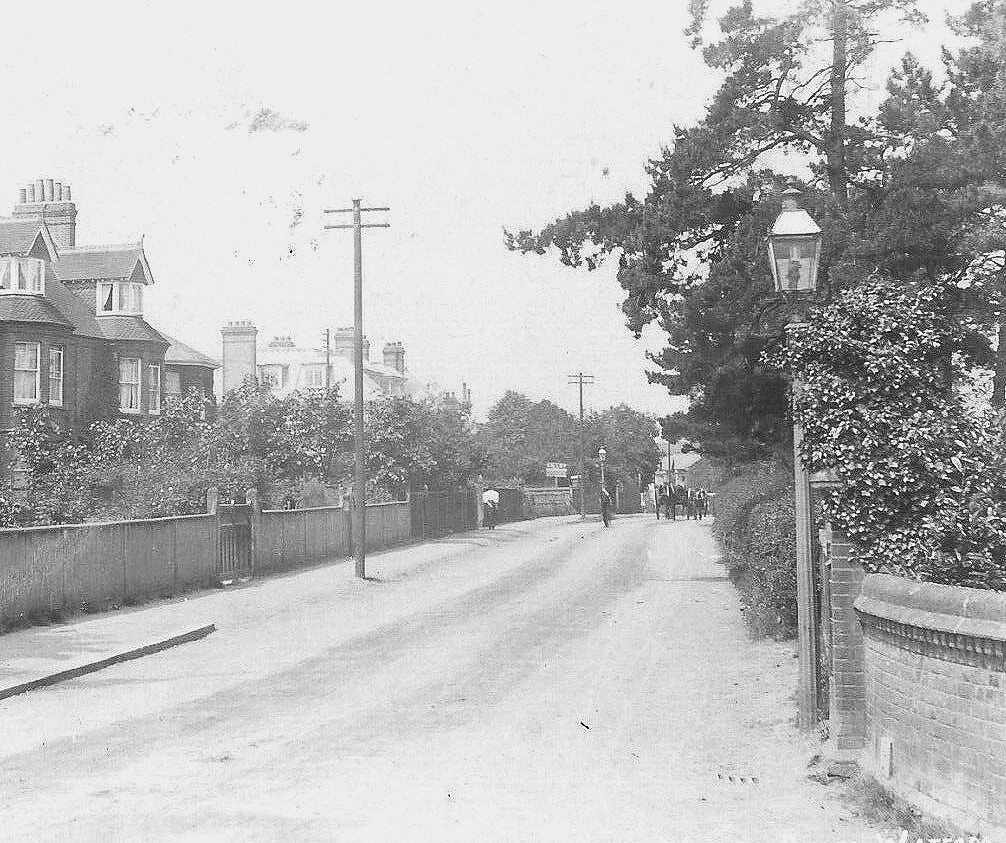Bushey Hall road early 1900's. terry trainor Flickr
