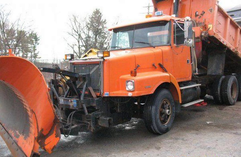 Town of Wallkill, NY 1999 Volvo WG64B dumpplow truck No… Flickr