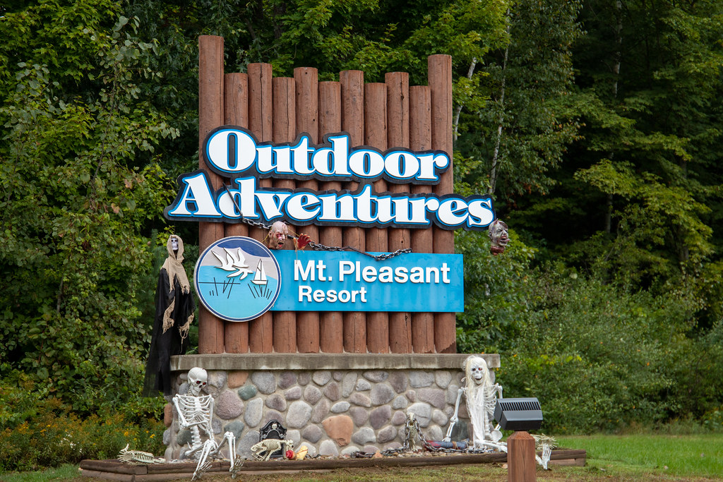 OAMOUNT PLEASANTHALLOWEEN 202280 Adam Salgat Flickr