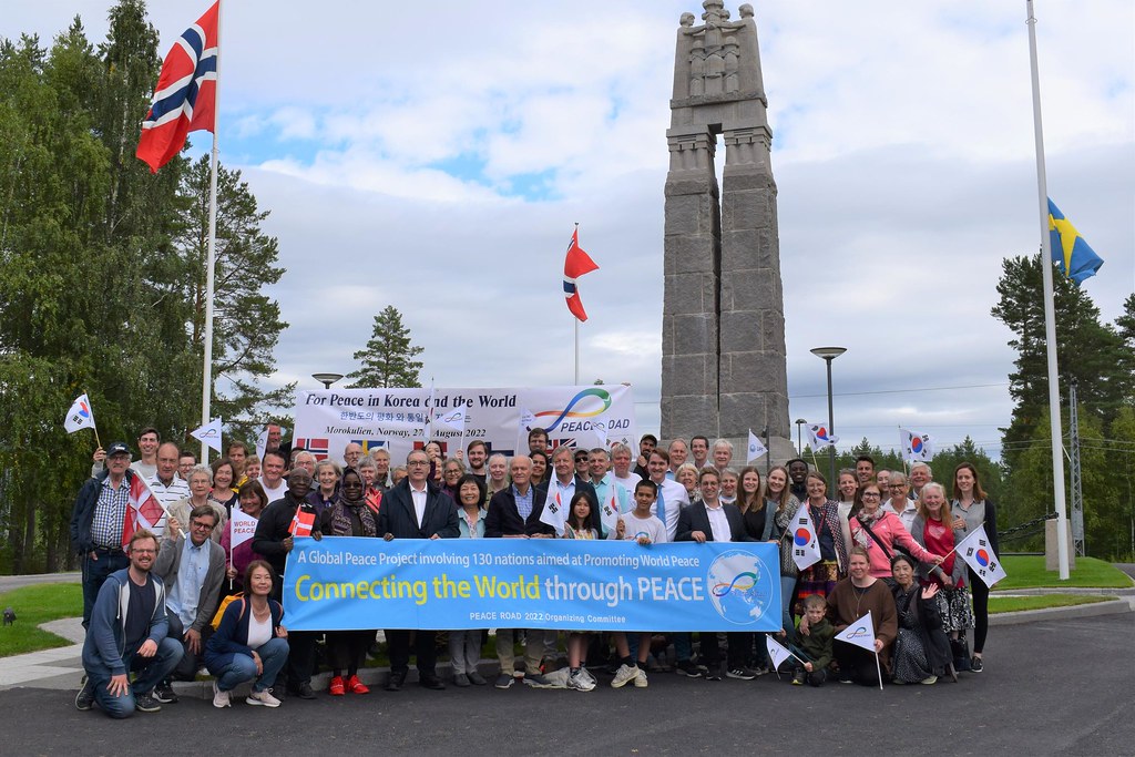 2 Nordic Peace Road participants at the Peace Monument on … Flickr