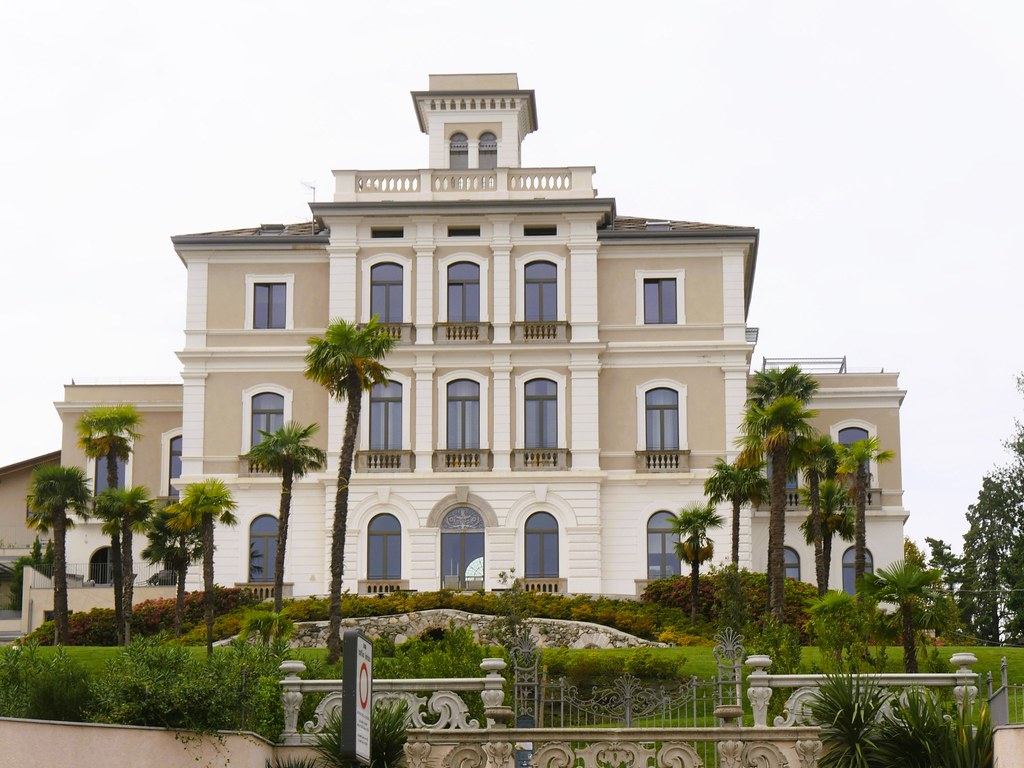 P1970313 Villa (Cantoni) in Arona am Lago Maggiore Wolfgang Hanko Flickr