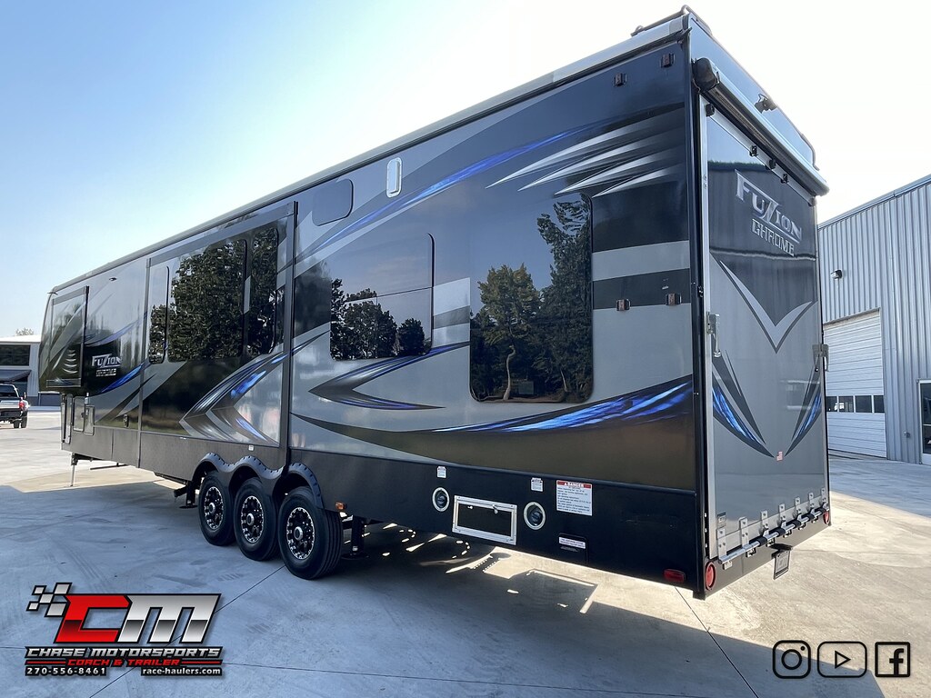 2015fuzionfz403toyhauler44bathand1212cargolike… Flickr