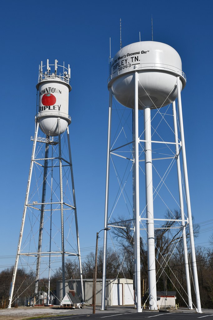 Water Towers (Ripley, Tennessee) Old and new water towers … Flickr