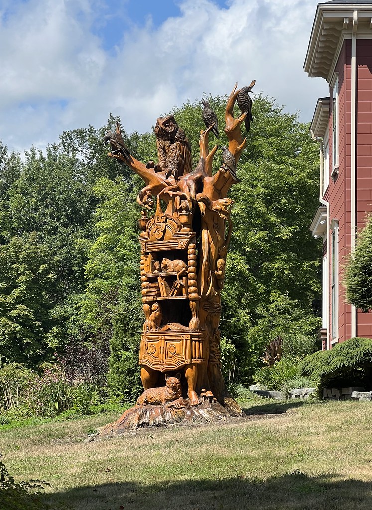 Statue at Stephen King's house Bangor Maine Larry Flickr