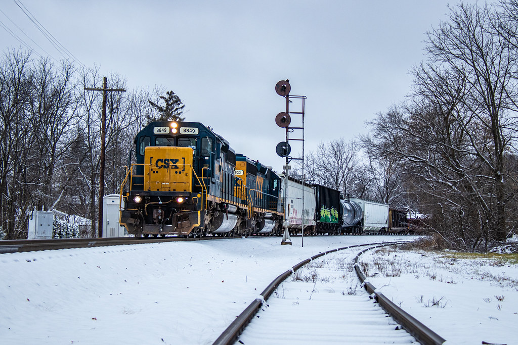 Grand Ledge CSX D706 rolls into Grand Ledge, Michigan behi… Flickr