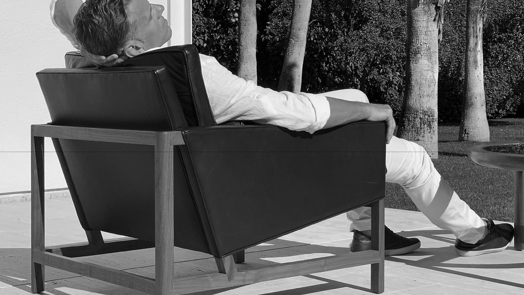 LivingEdgeTV_0036_BassamFellows Wood Frame Low Back Loun… Flickr