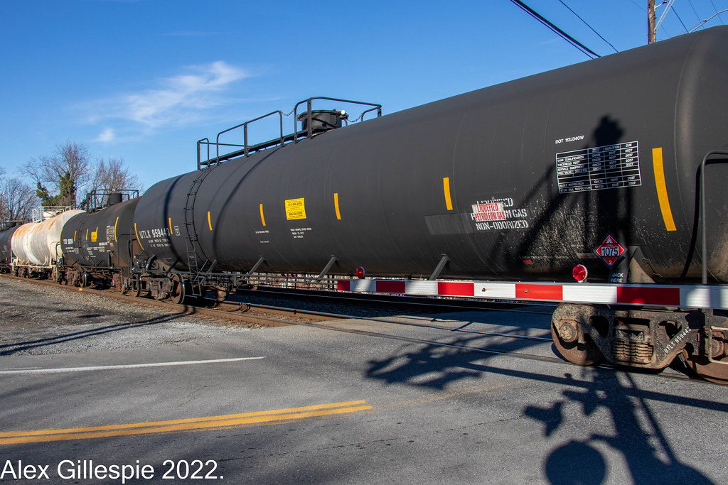 UTLX Tanker UTLX Tanker heads east on the NS 36A09 at Wor… Flickr