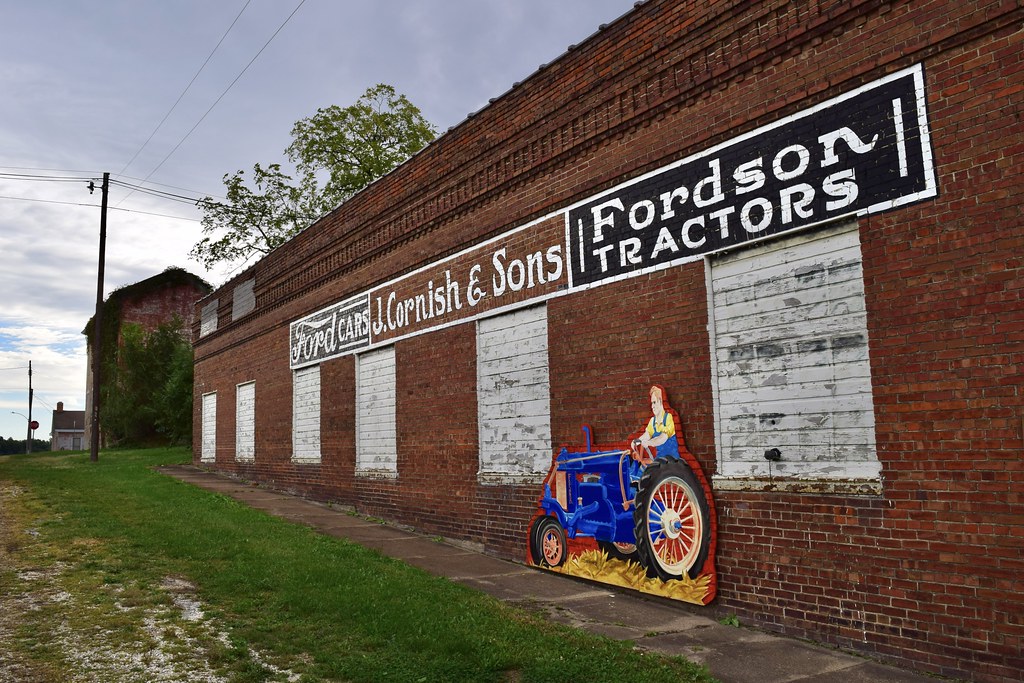 Louisiana Missouri Old Ford dealership signage. Roger Jeremiah Flickr