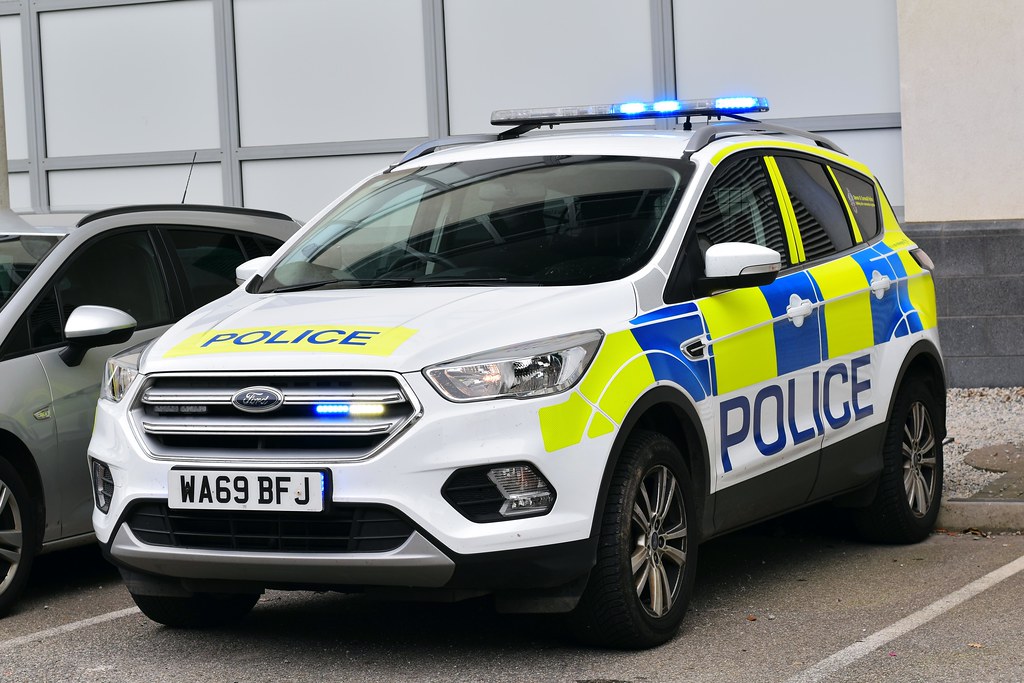 WA69 BFJ Devon & Cornwall Police Ford Kuga Response car © … Flickr