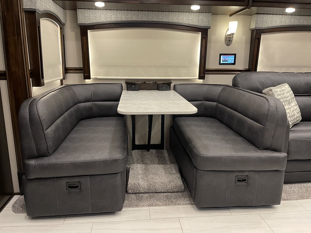 2023 Renegade Peterbilt 45CBF Bunkhouse 45’ Motorhome Two … Flickr