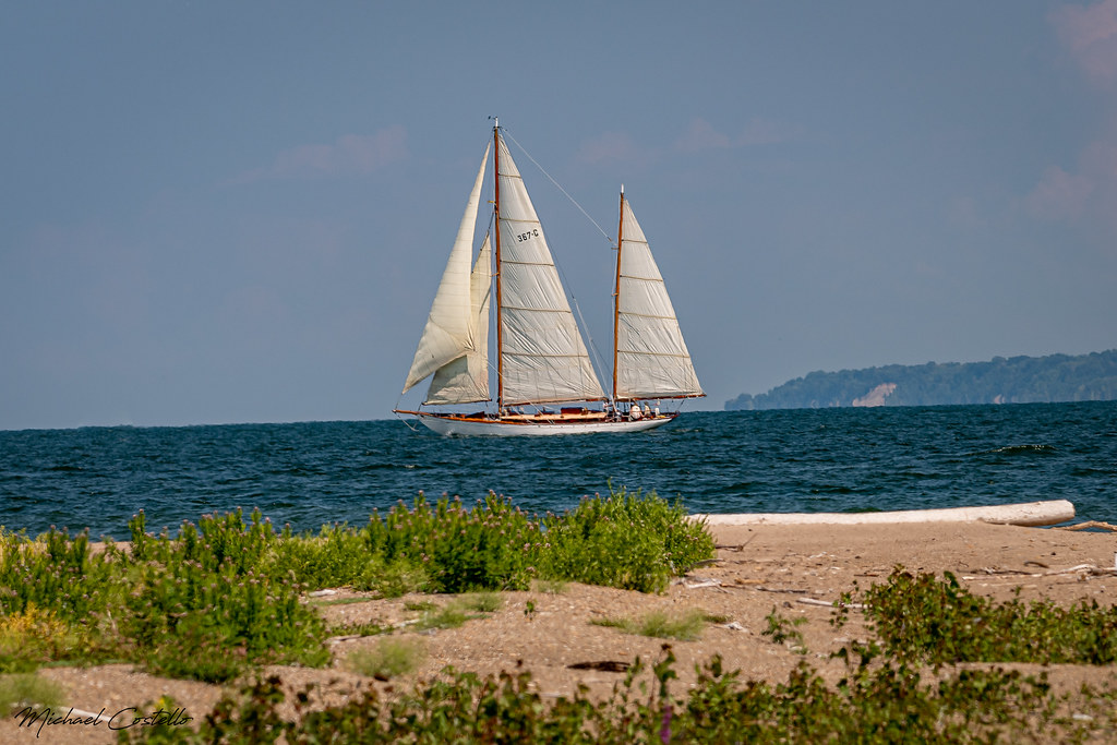 Sailing Lake Erie This wonderful looking boat was sailing … Flickr
