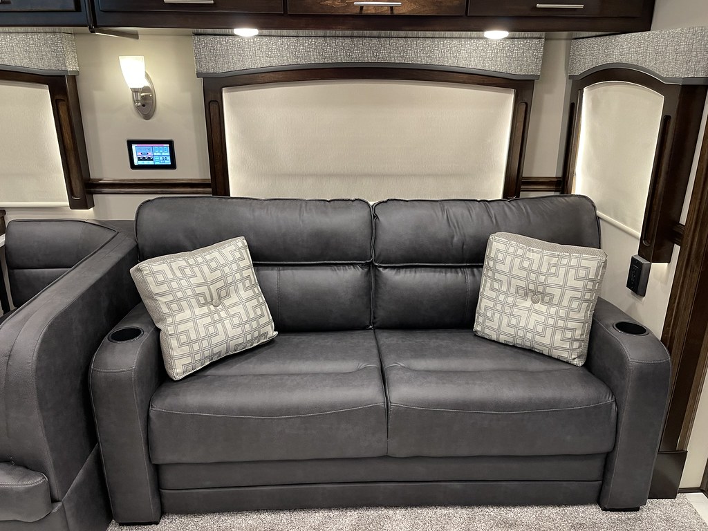 2023 Renegade Peterbilt 45CBF Bunkhouse 45’ Motorhome Two … Flickr