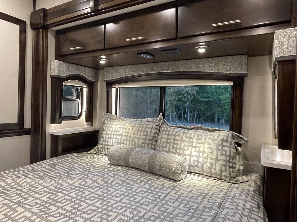 2023 Renegade Peterbilt 45CBF Bunkhouse 45’ Motorhome Two … Flickr