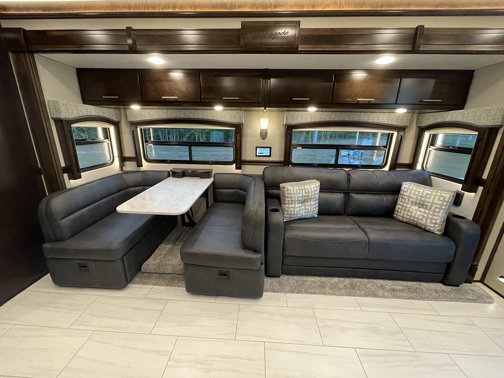 2023 Renegade Peterbilt 45CBF Bunkhouse 45’ Motorhome Two … Flickr