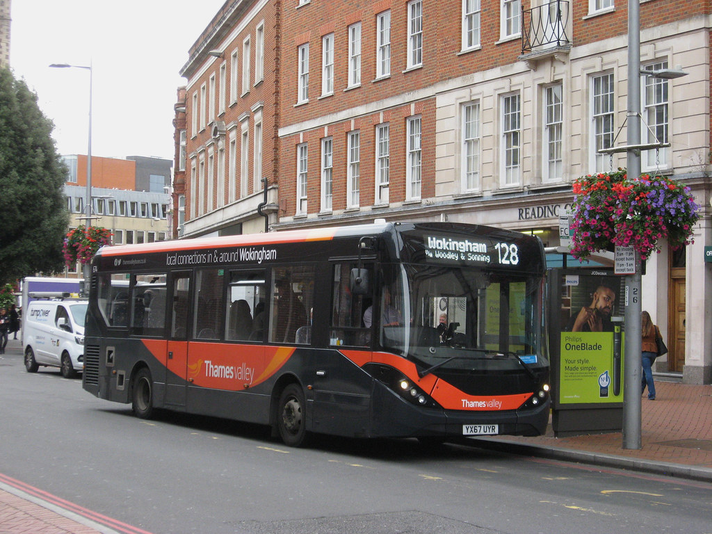 Thames Valley Buses 674 (YX67UYP) 150922 This ADL Envi… Flickr