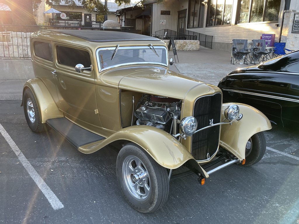 ‘32 Ford 2dr Sedan At Marble Falls Main Street Car Show Hill
