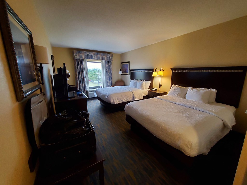 Hampton Inn Room. Joshua Craver Flickr