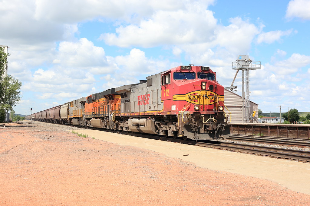 BNSF X712E GLEN ULLIN ND 72015 BNSF X712E, 3rd unit CREX… Flickr