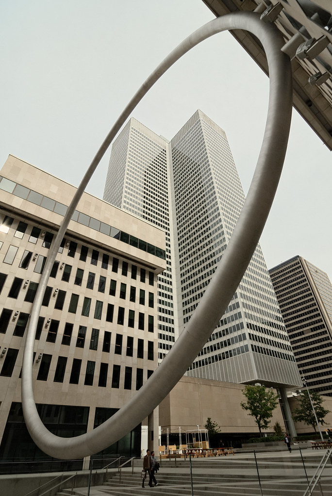 _IMG3135 Grand anneau Place VilleMarie, Montréal. Michel Payment