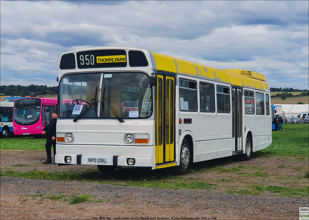 London Country LN8, NPD108L, Showbus 2022, Redbourn, Septe… Flickr