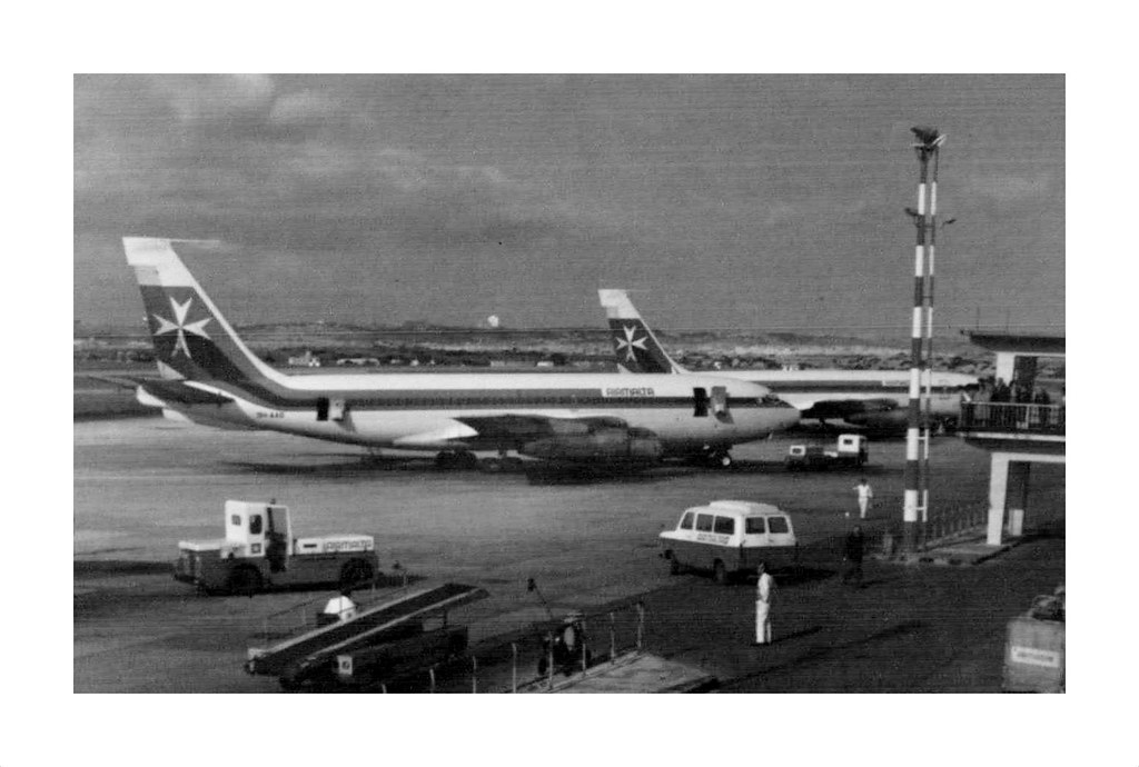 KM/AMC Air Malta Boeing 720 9HAAO Luqa Airport Malta (LMM… Flickr