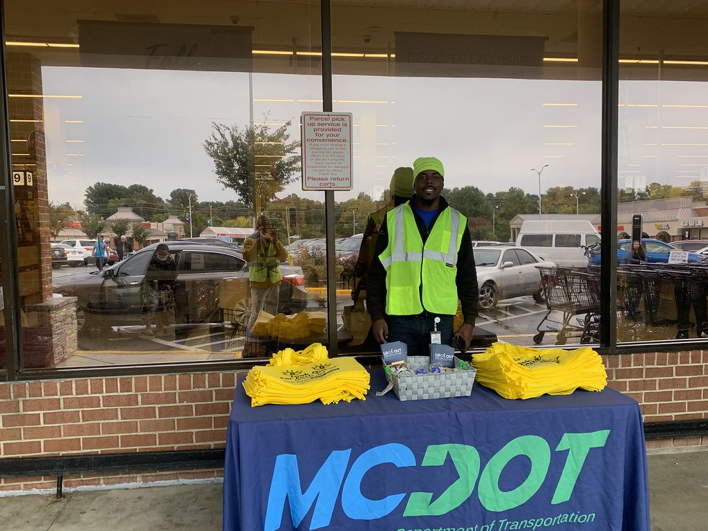 Ped Safety Outreach Giant (Gaithersburg) MCDOT greeted sh… Flickr