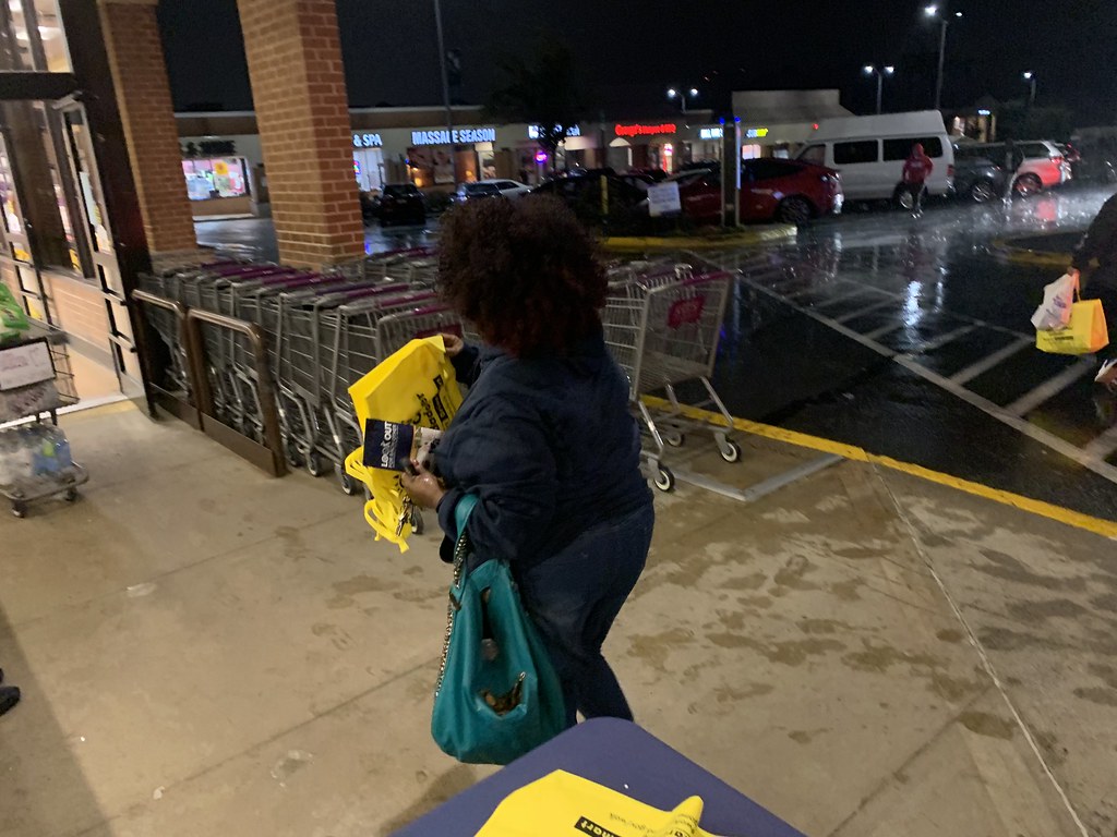 Ped Safety Outreach Giant (Gaithersburg) MCDOT greeted sh… Flickr