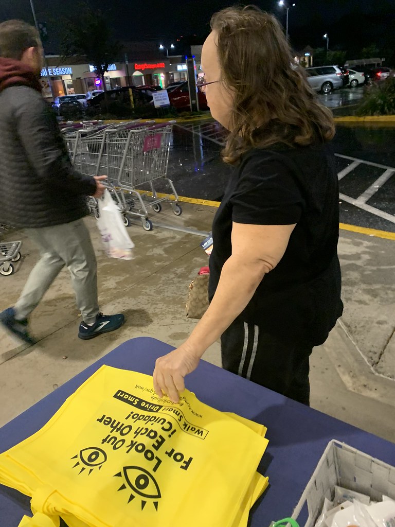 Ped Safety Outreach Giant (Gaithersburg) MCDOT greeted sh… Flickr