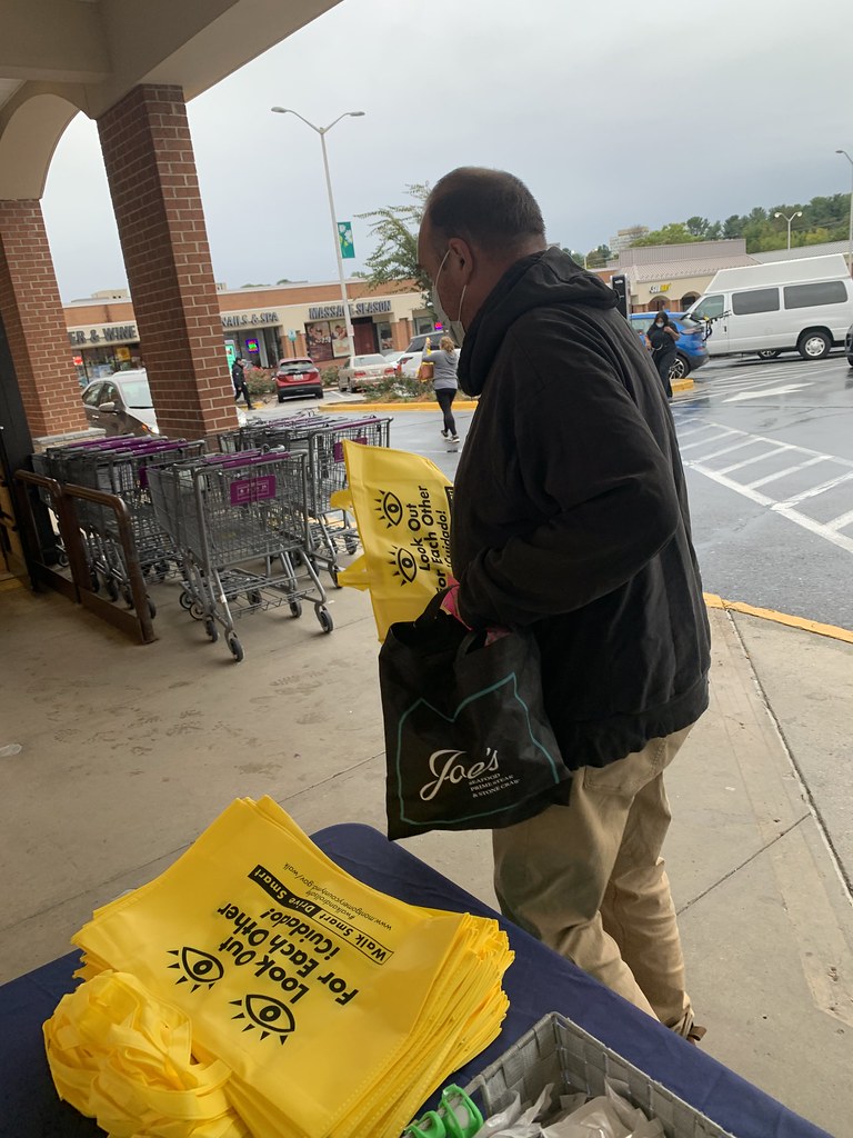 Ped Safety Outreach Giant (Gaithersburg) MCDOT greeted sh… Flickr