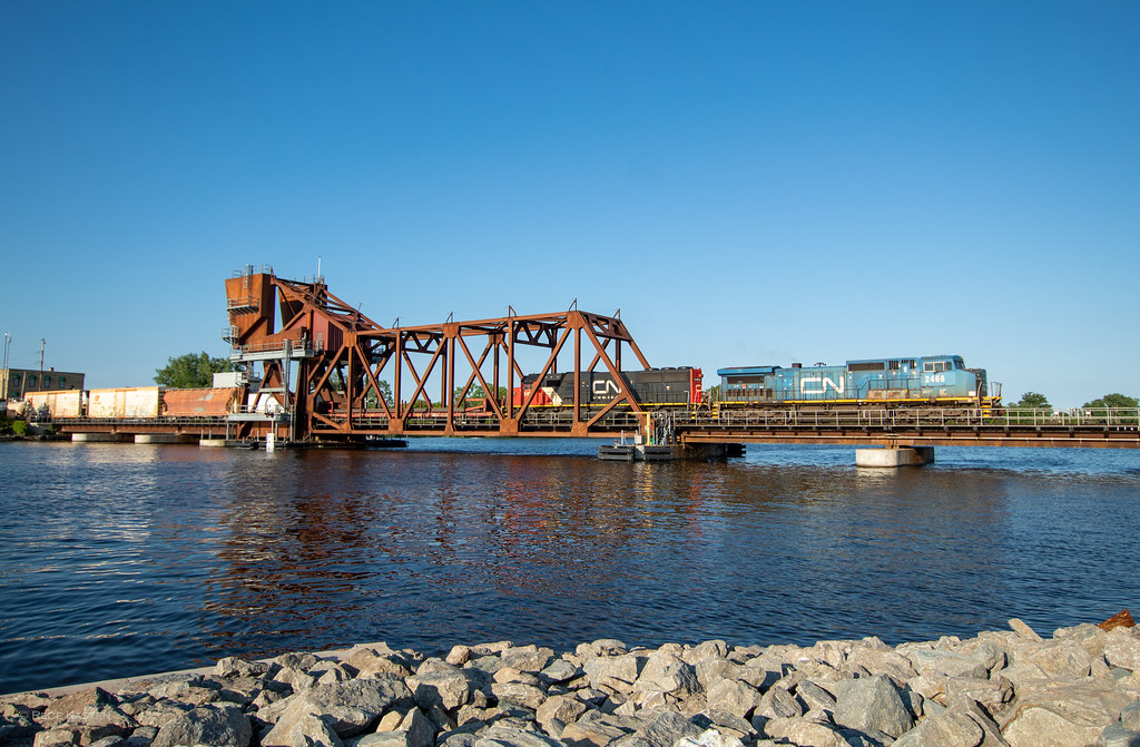 Oshkosh Bridge L588 crosses the Fox River in Oshkosh WI, t… Flickr