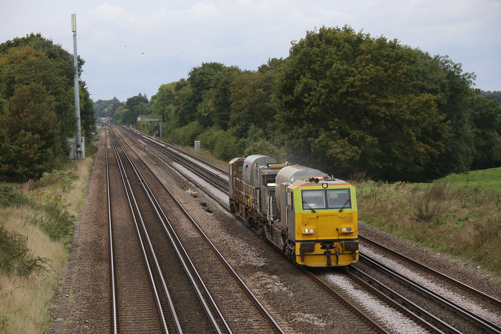 DR98913/DR98963 3S84 0511 Effingham JunctionEffingham Ju… Flickr