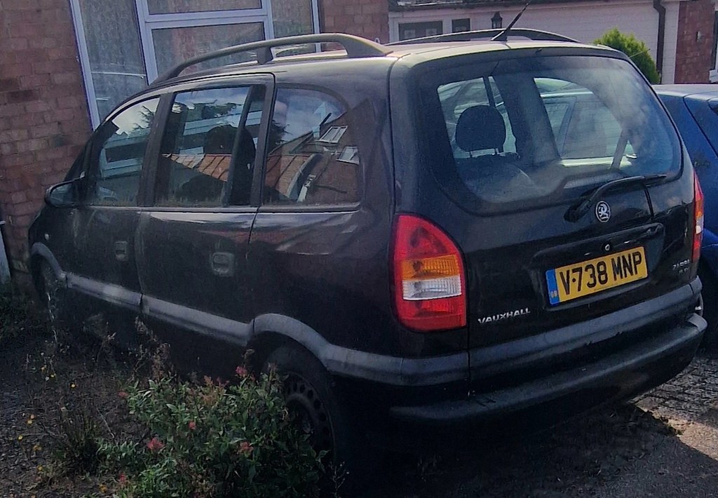 Vauxhall zafira elegance 16v 1999 7 left in black from 199… Flickr
