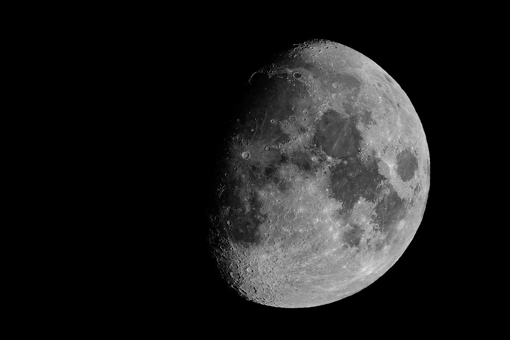 [moon] The moon tonight. Lunar 81. emigrant4 Flickr
