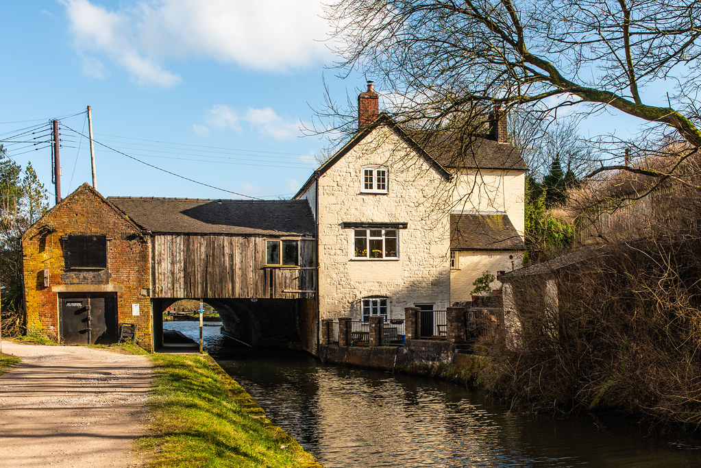 Cheddleton Flint Mill House & Caldon Canal 2 Le Monde1 Flickr