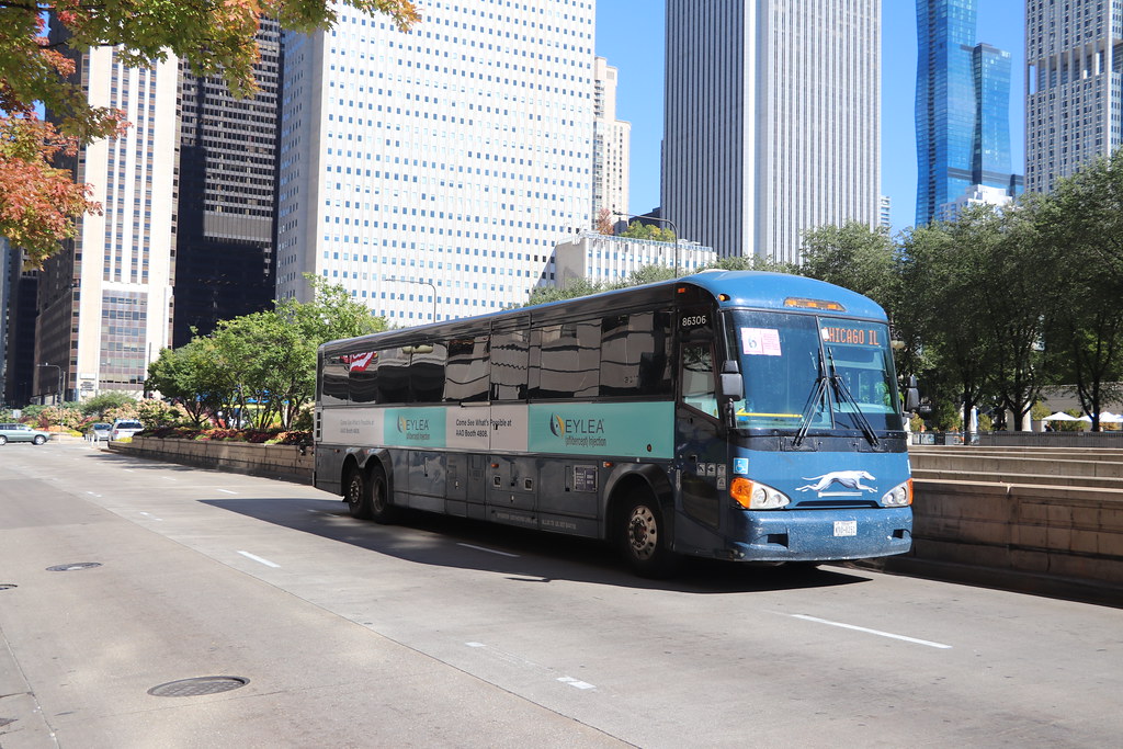 Greyhound Greyhound 86306 on Michigan & Madison in Chicago… Flickr