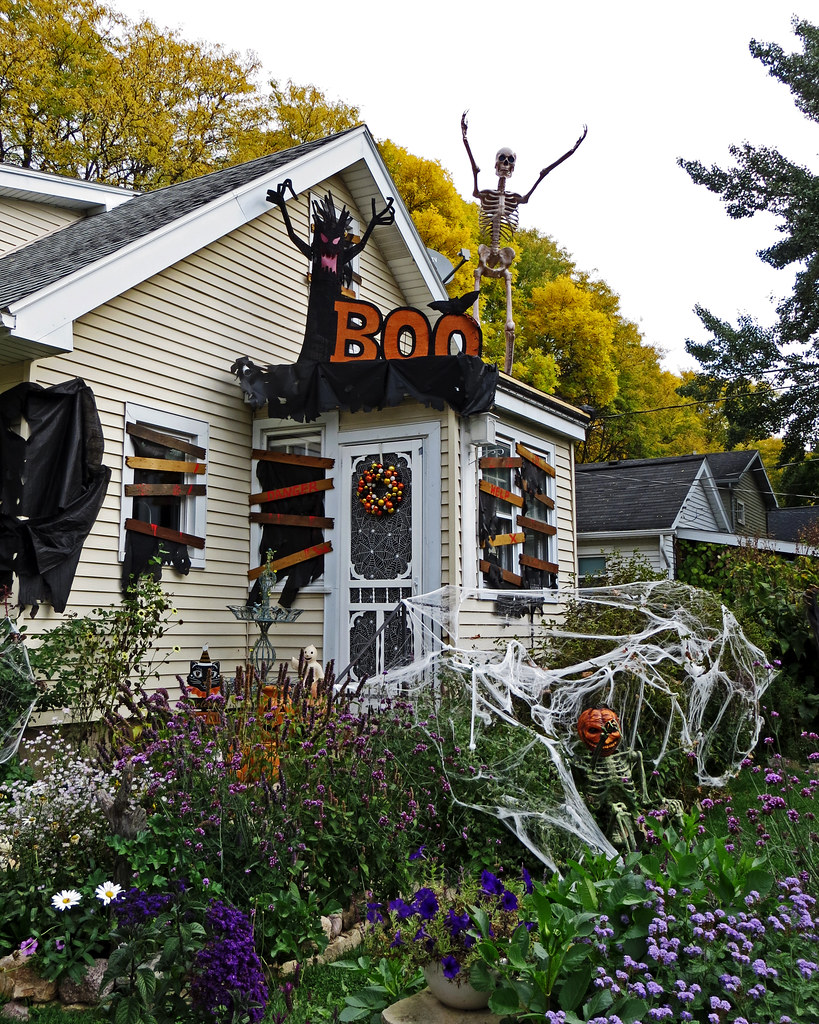 Eken Park Haunt 2022 027 This house in the Eken Park neigh… Flickr